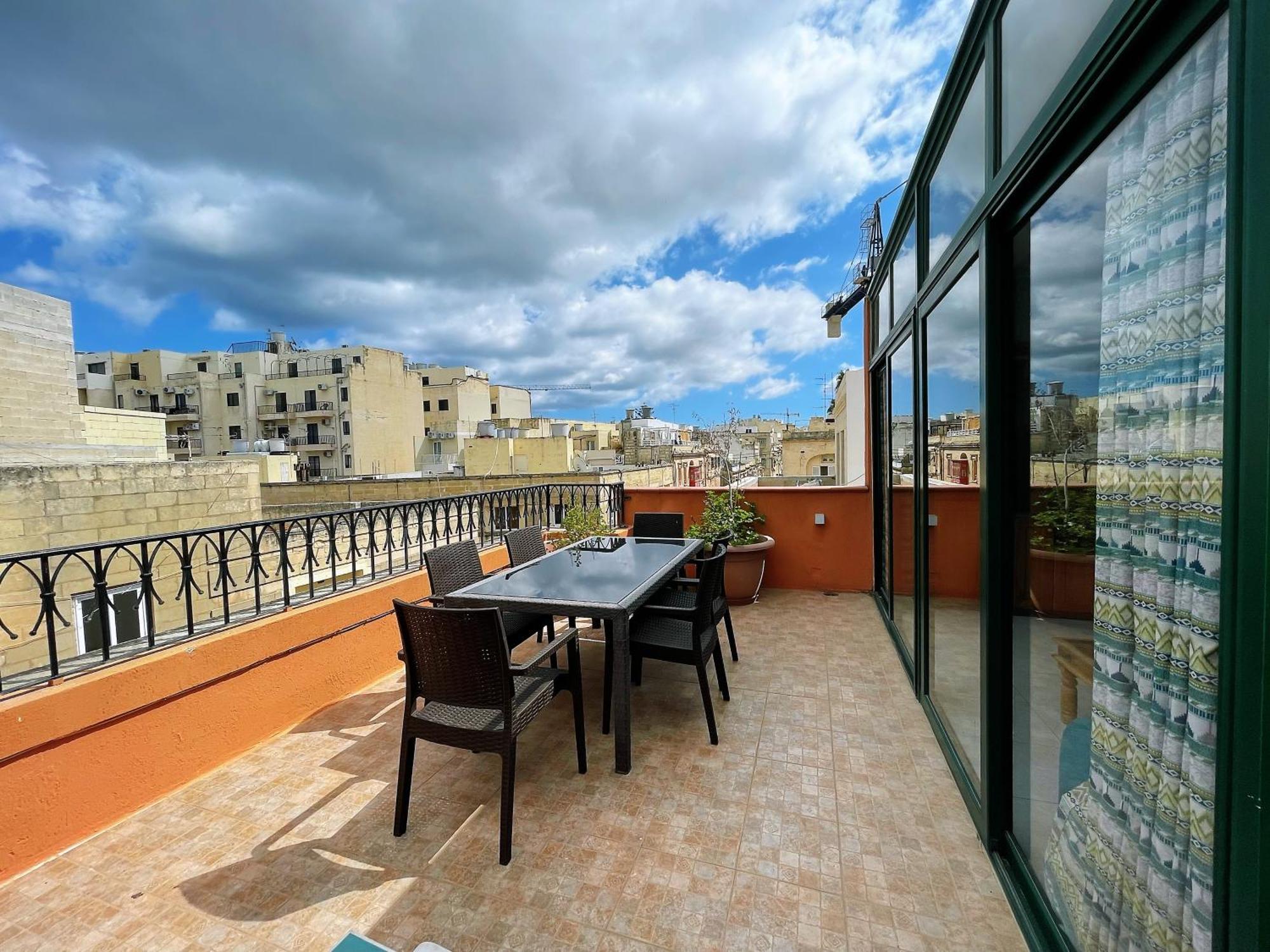 Fantastic 3 Bedroom Duplex Penthouse With Terrace Сліма Екстер'єр фото